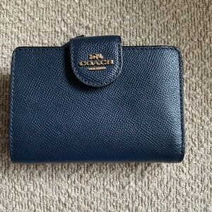 Coach Medium Corner Zip Wallet
